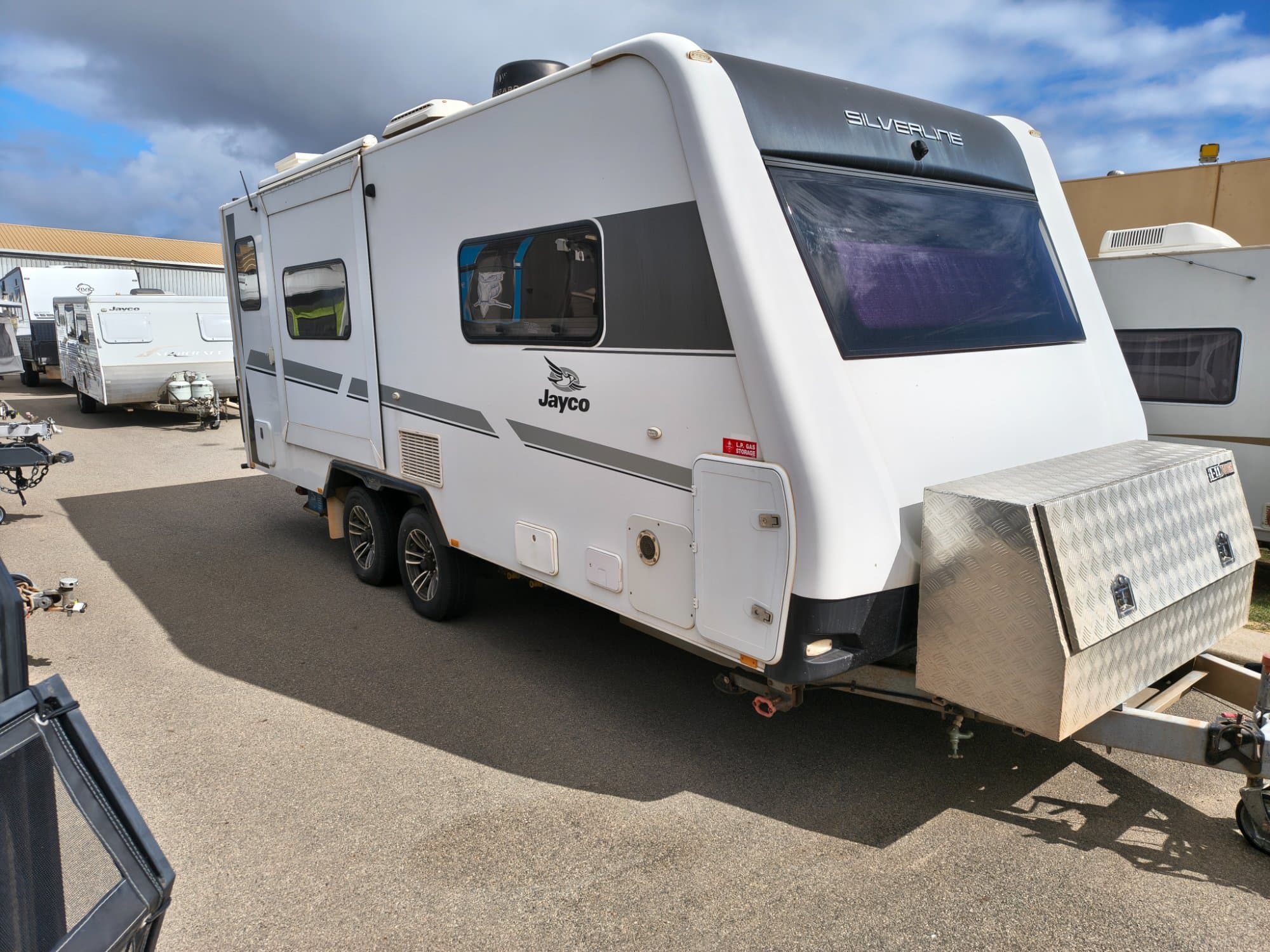 2019 JAYCO SILVERLINE 19.61-5  19.6FT - Thumbnail 2