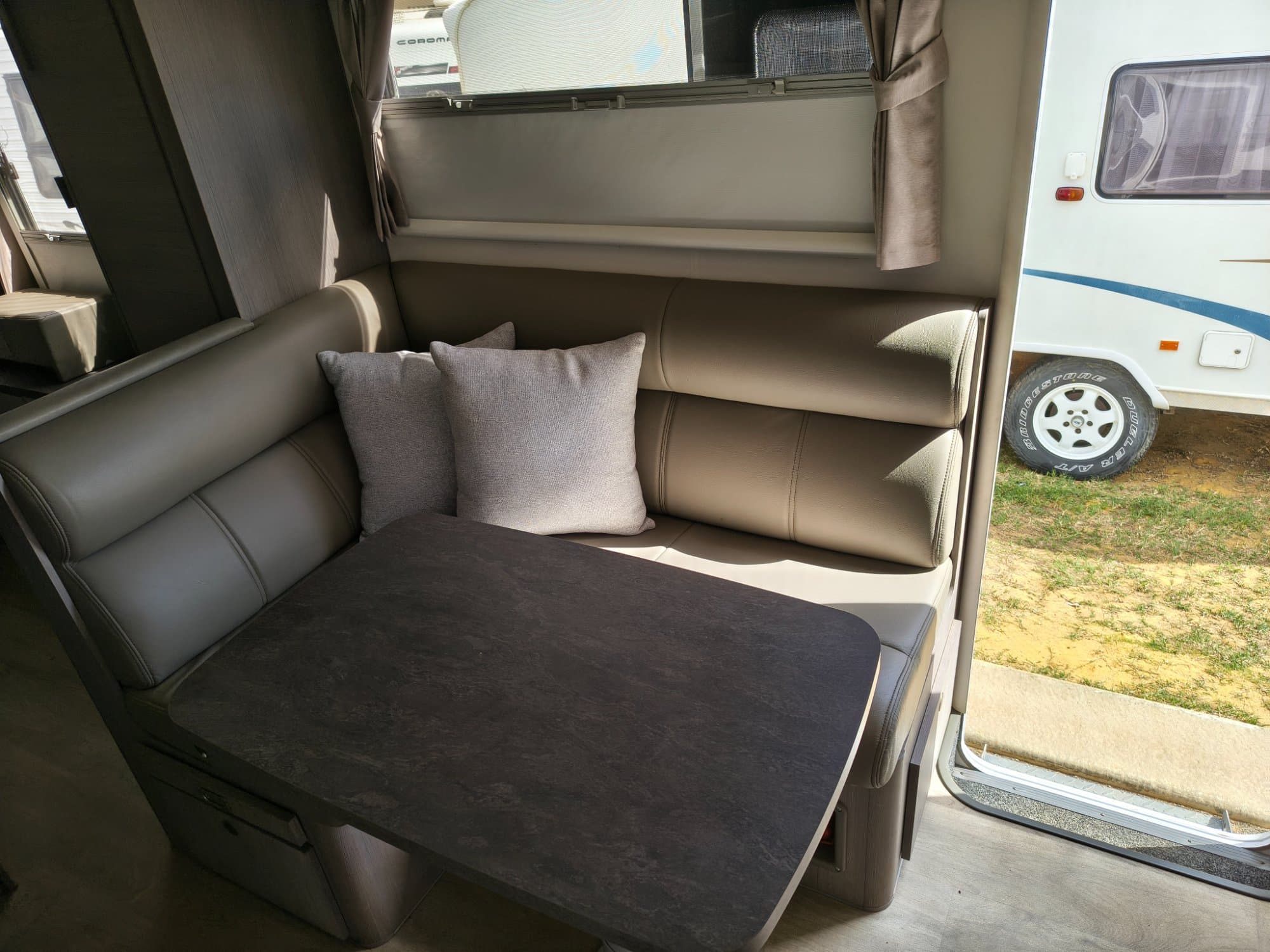 2019 JAYCO SILVERLINE 19.61-5  19.6FT - Thumbnail 5