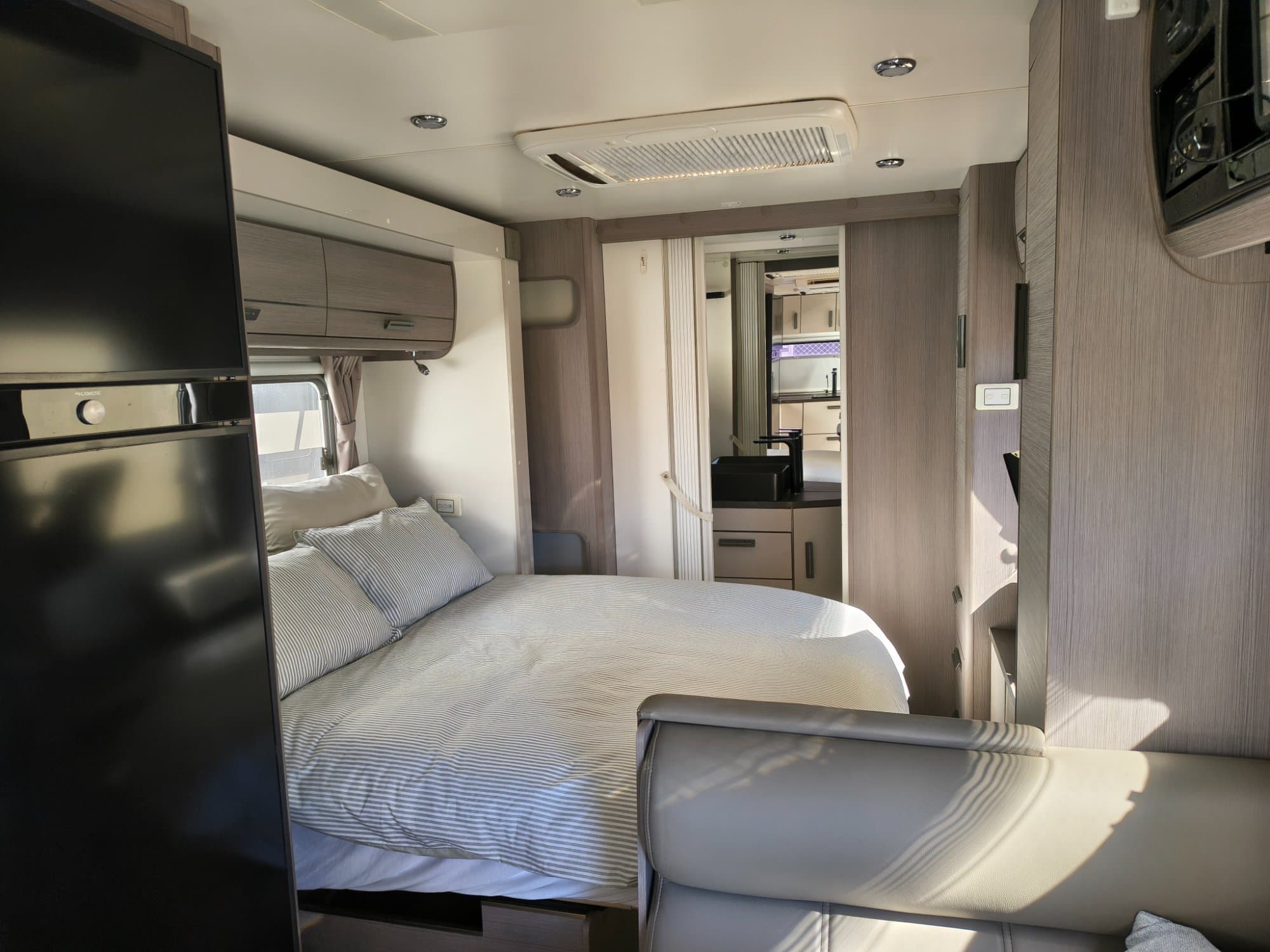 2019 JAYCO SILVERLINE 19.61-5  19.6FT - Thumbnail 10