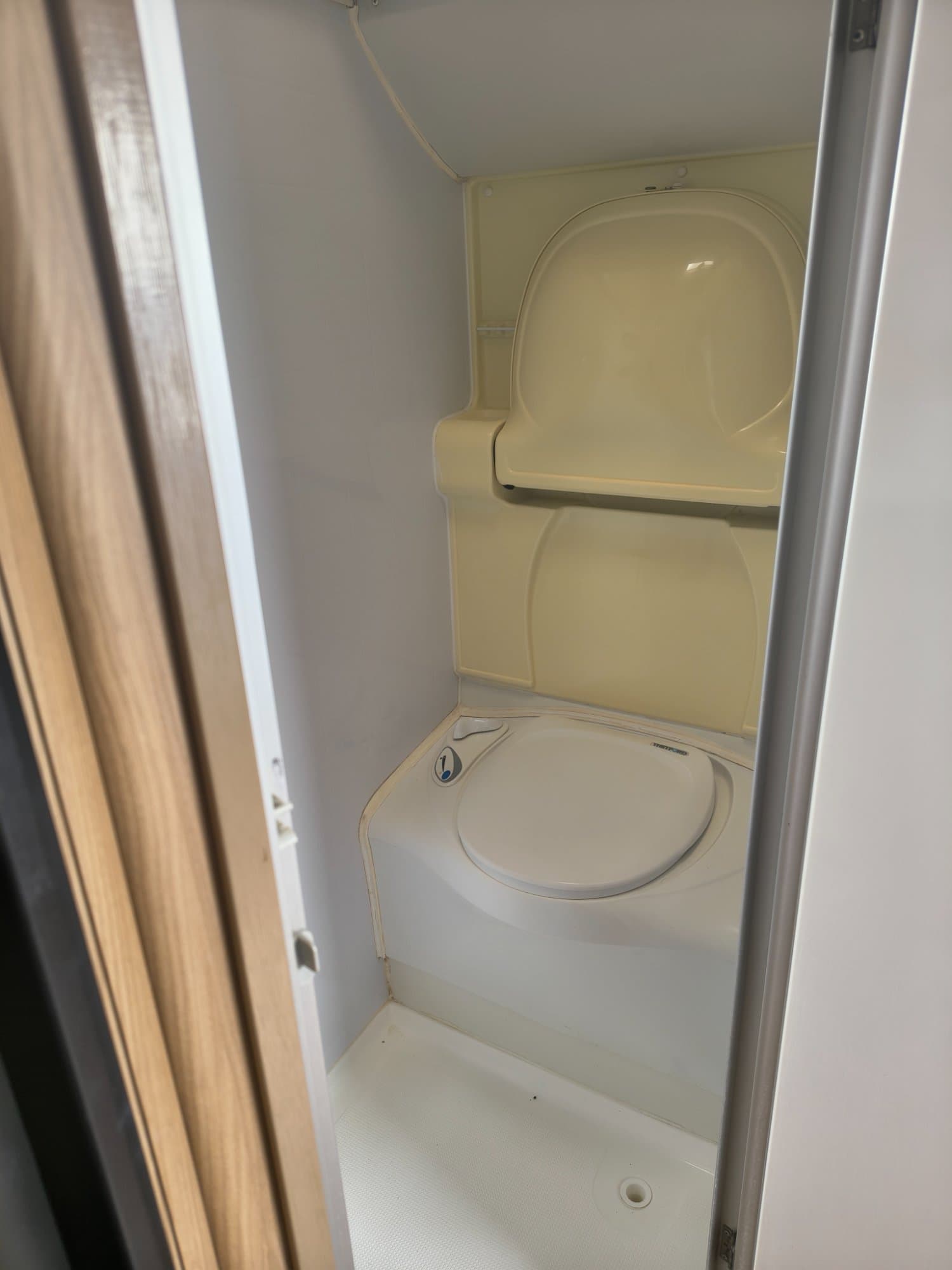 2013 Jayco Stirling Outback 18FT Pop Top - Thumbnail 8
