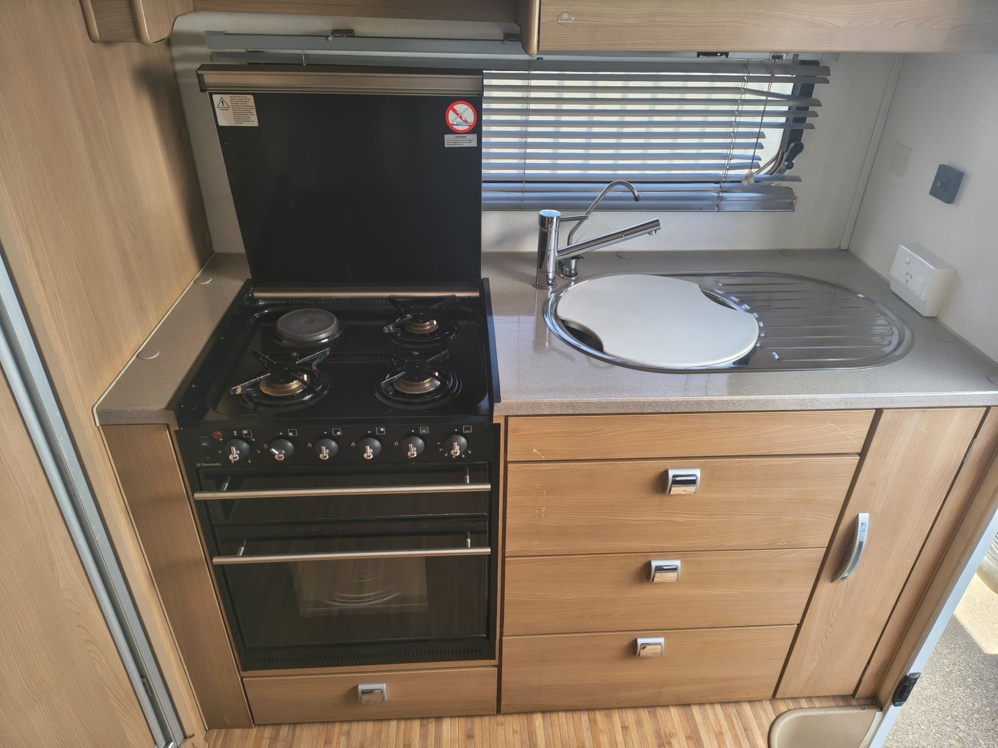 2013 Jayco Stirling Outback 18FT Pop Top - Thumbnail 10
