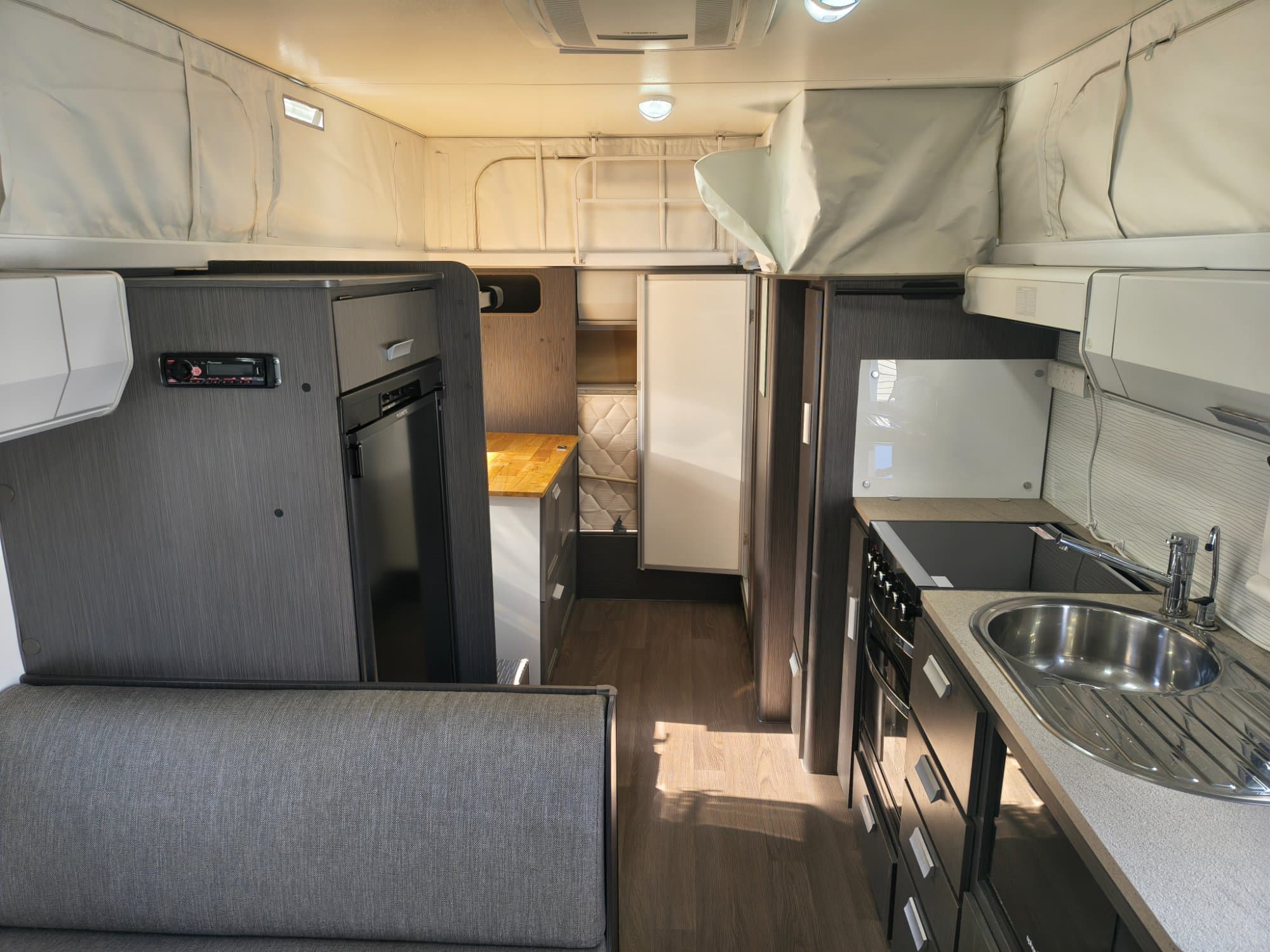 2018 Jayco Expanda Outback Pop Top 17.6FT - Thumbnail 7