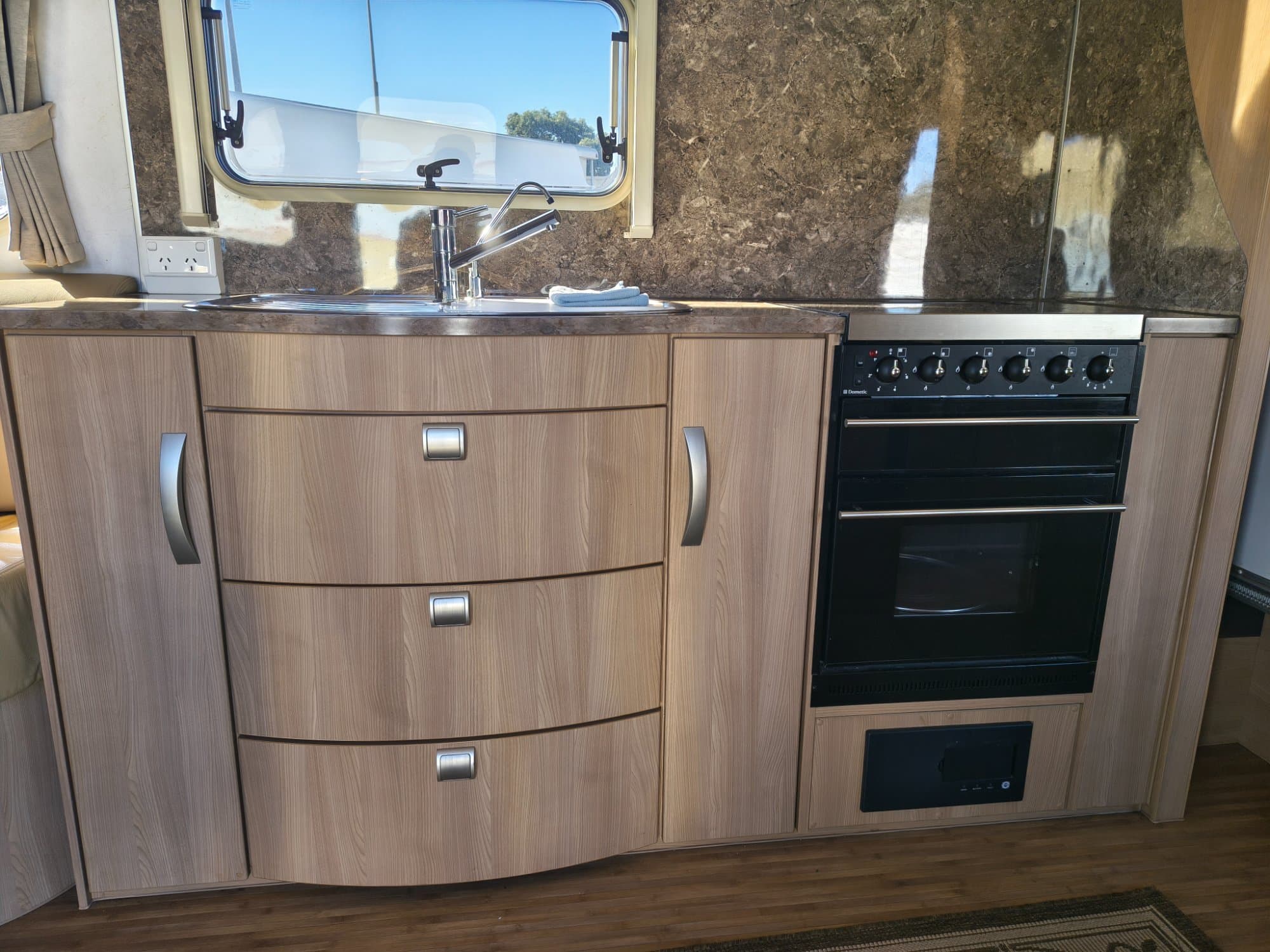 2012 Jayco Stirling Outback - Thumbnail 7