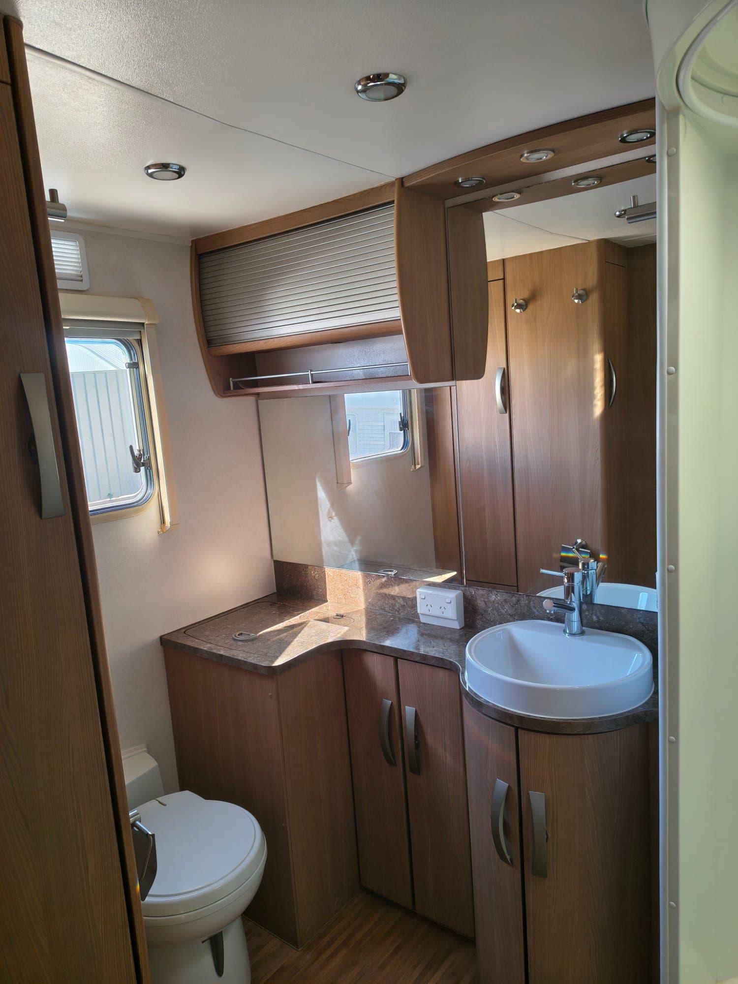 2012 Jayco Stirling Outback - Thumbnail 9