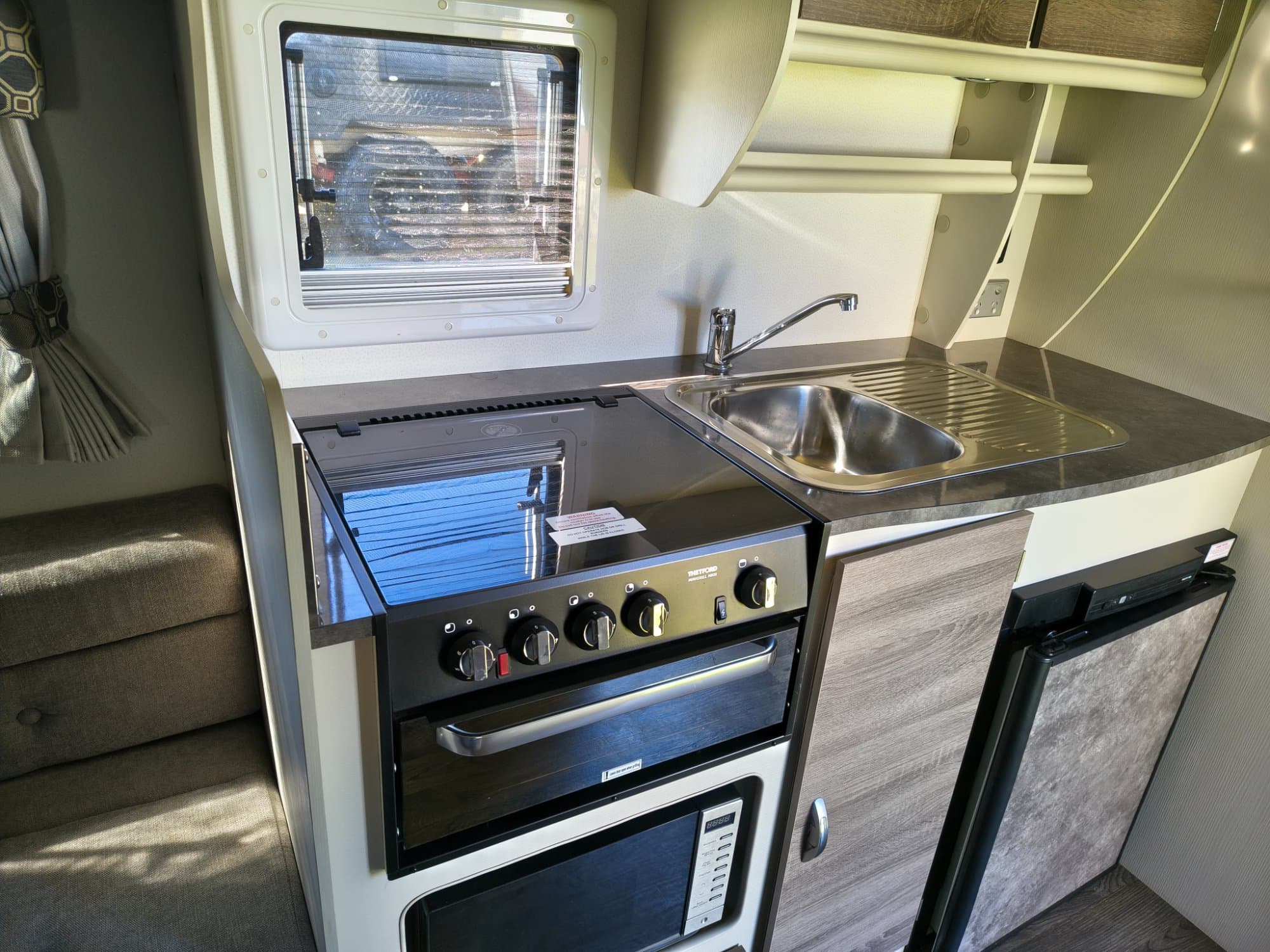 2017 Jurgens Sungazer 16FT - Thumbnail 8