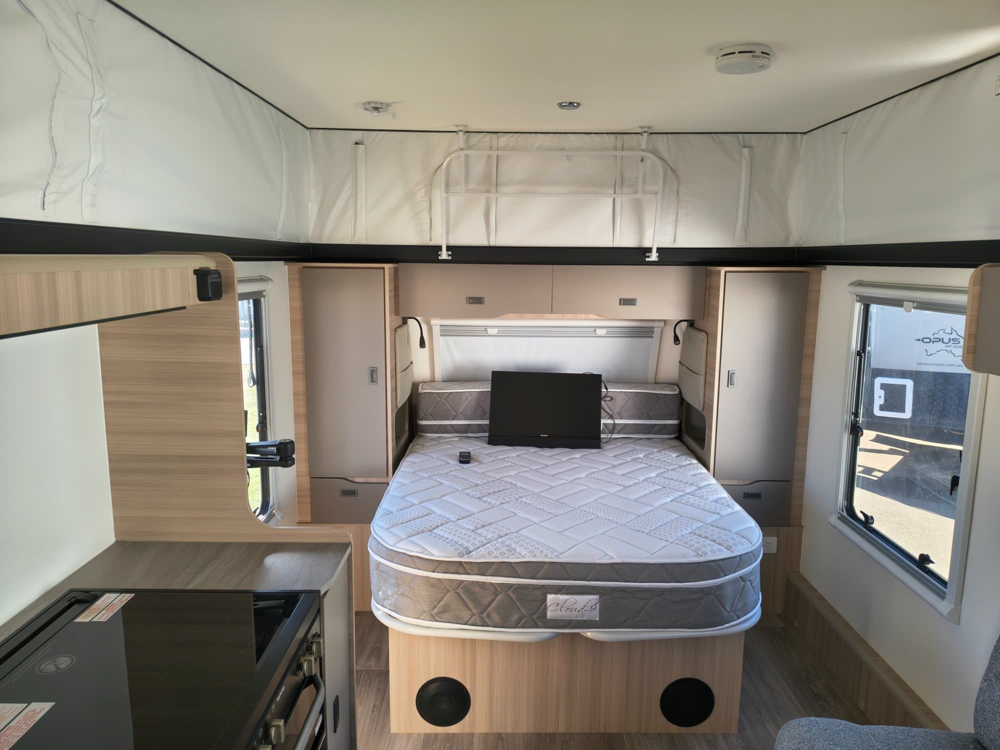 2025 Jayco Discovery Outback 17.55-8 - Thumbnail 4