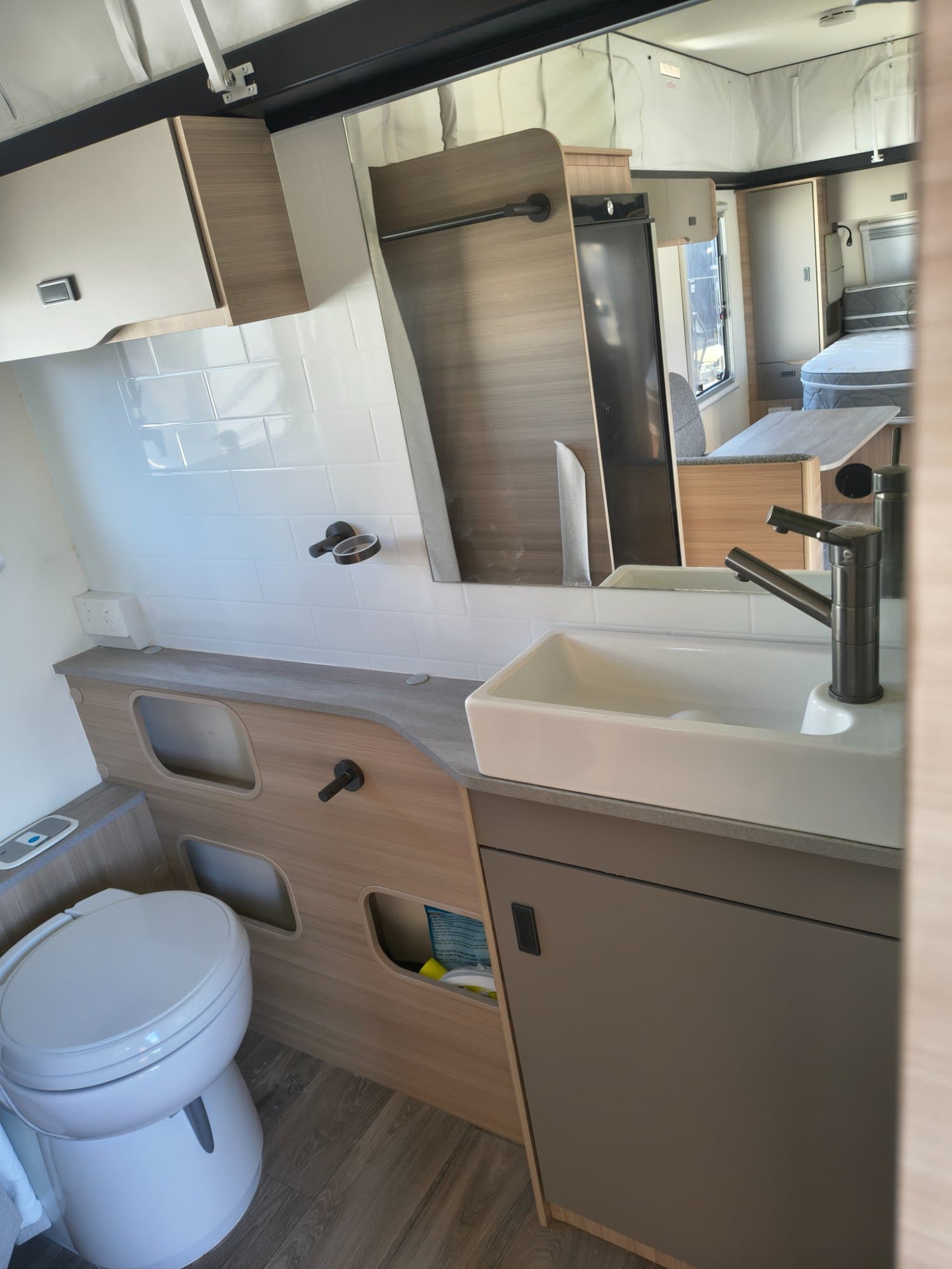 2025 Jayco Discovery Outback 17.55-8 - Thumbnail 7