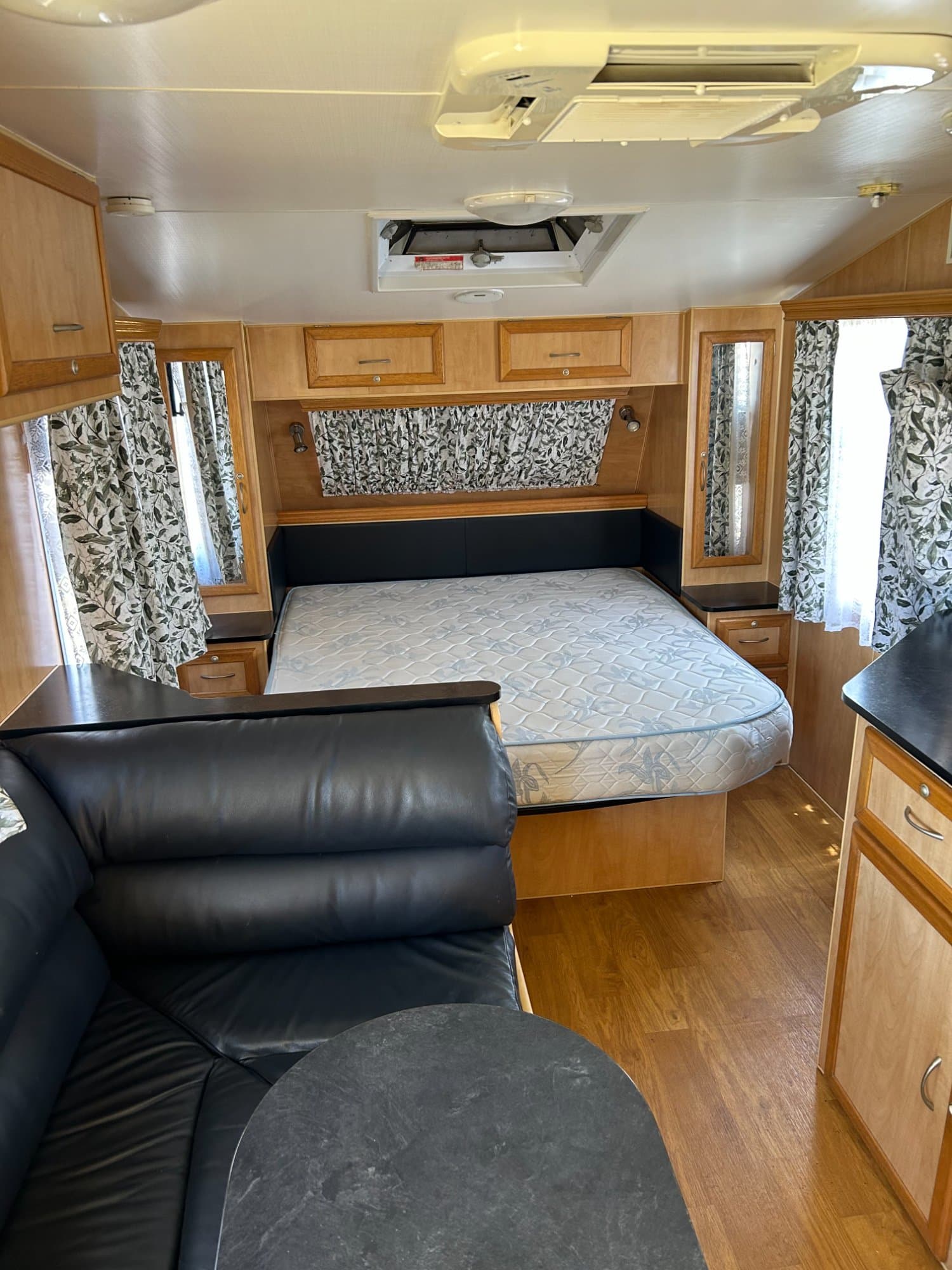 2010 Supreme Executive 21.6FT - Thumbnail 3