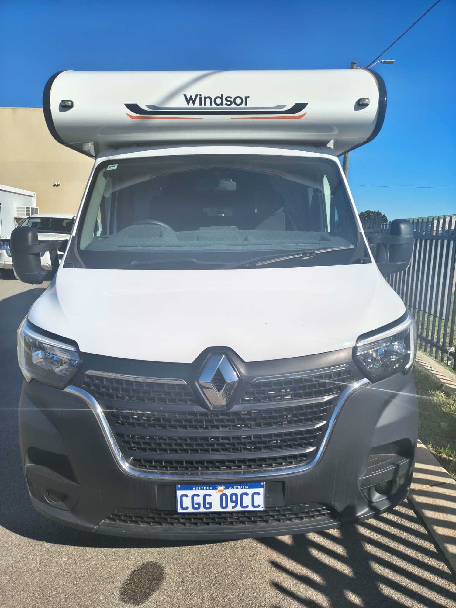 2021  Renault/Windsor Master Motorhome - Thumbnail 2