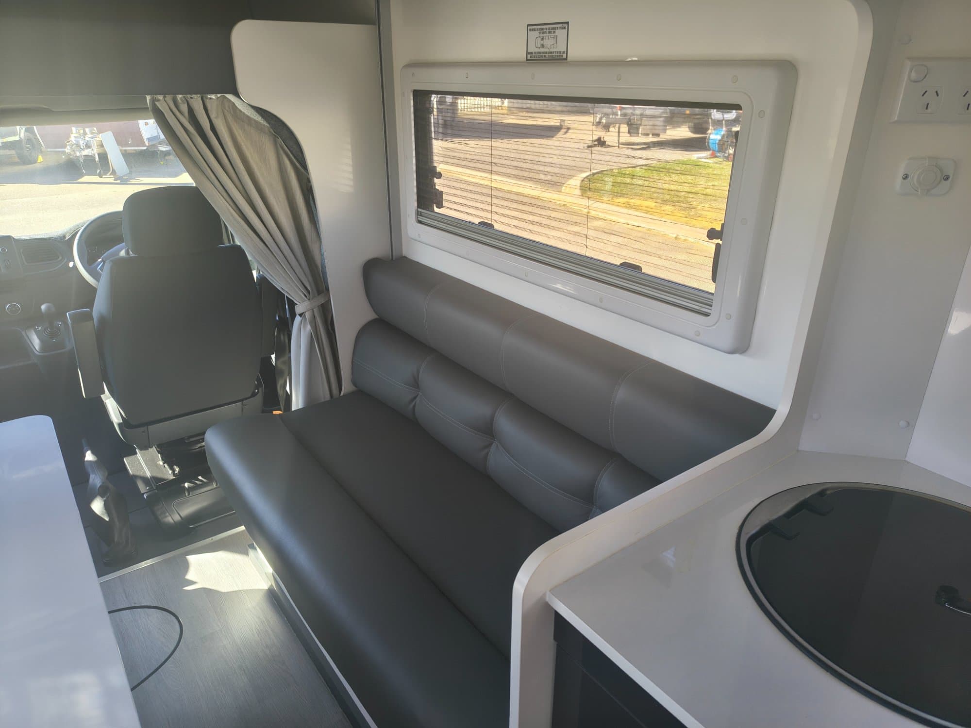 2021  Renault/Windsor Master Motorhome - Thumbnail 5