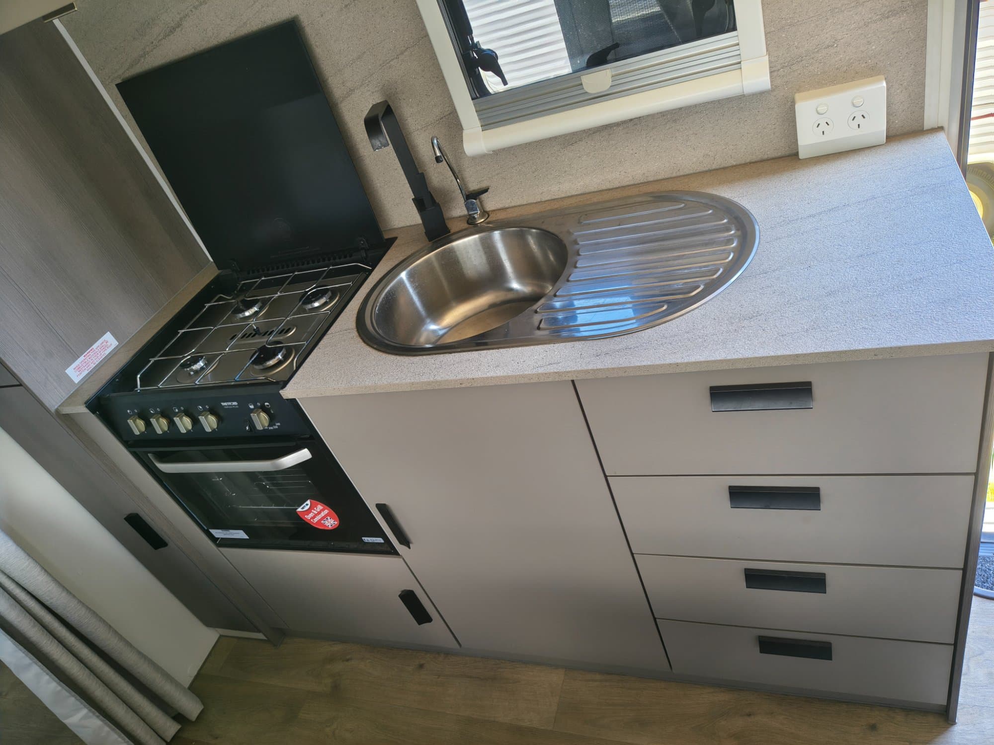 2023  JAYCO ALL TERRAIN FAMILY VAN 19'6" - Thumbnail 4