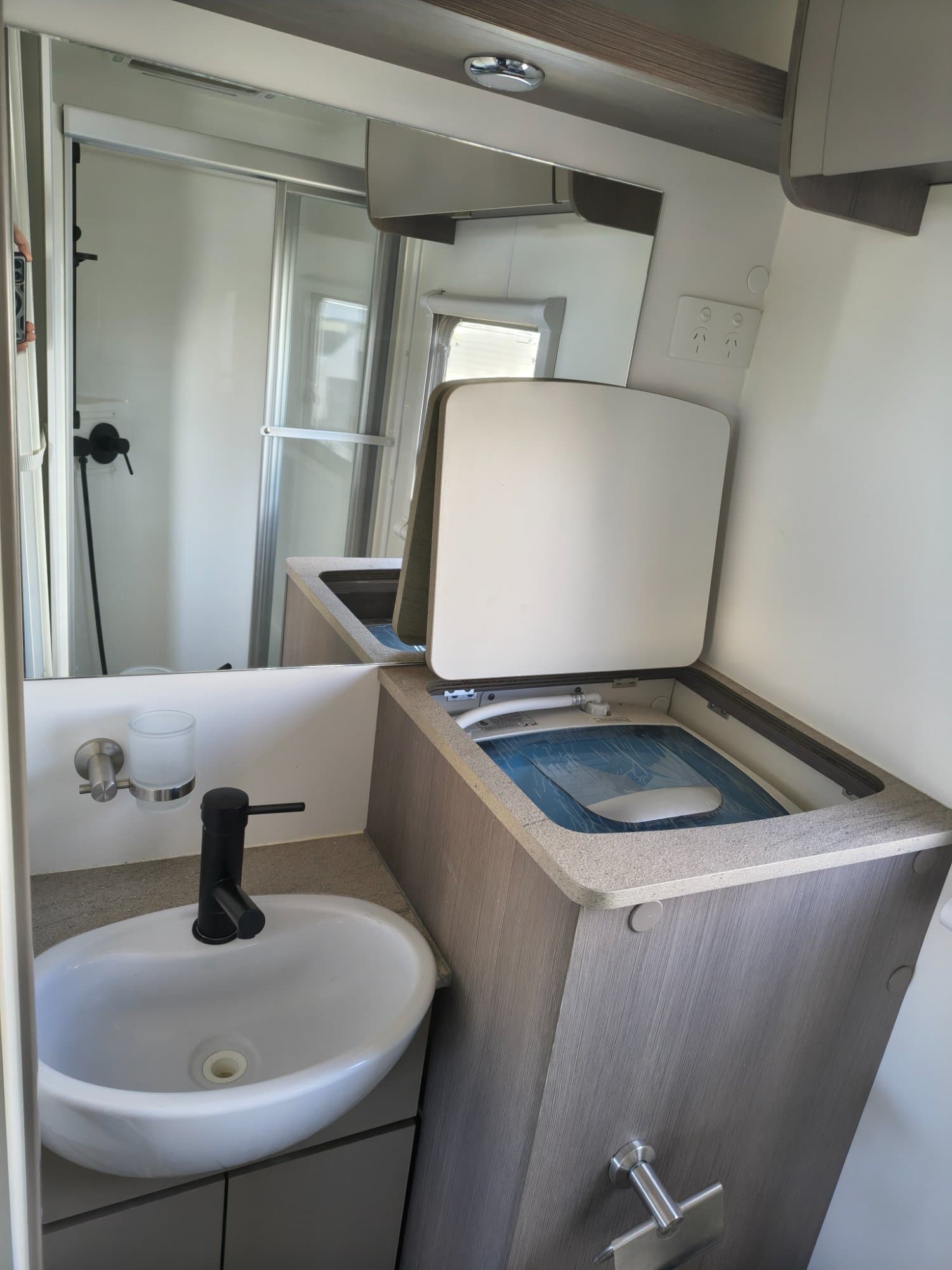 2023  JAYCO ALL TERRAIN FAMILY VAN 19'6" - Thumbnail 6