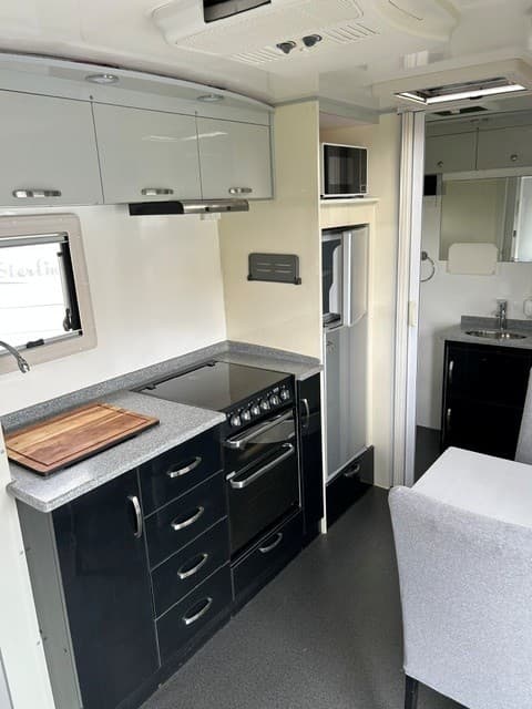 2017  GOLDSTAR   RV  CARAVAN  17.6 - Thumbnail 4