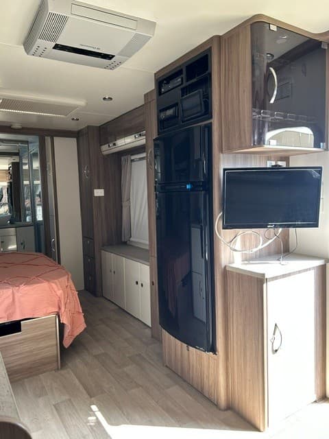 2017 JAYCO SILVERLINE TOURER    21.6FT - Thumbnail 4