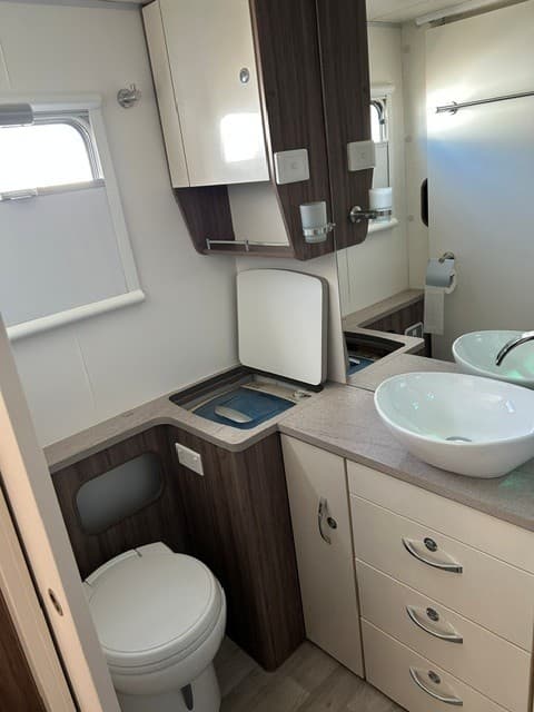 2017 JAYCO SILVERLINE TOURER    21.6FT - Thumbnail 6