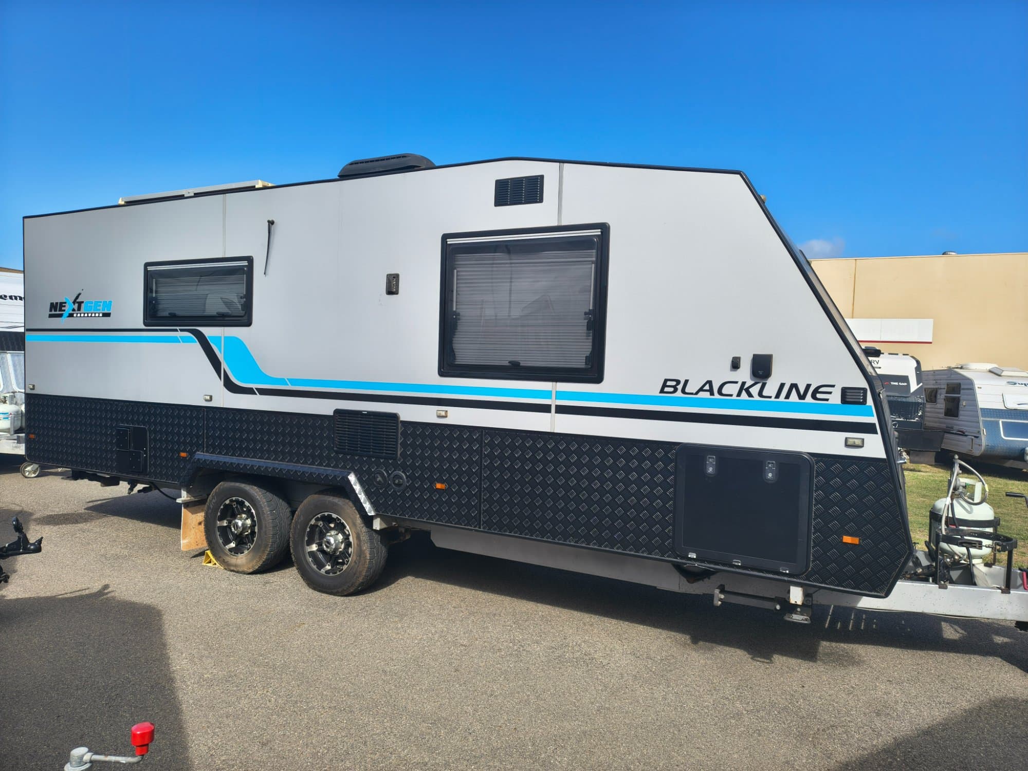 2019 NEXT GEN 21.6FT - Thumbnail 3