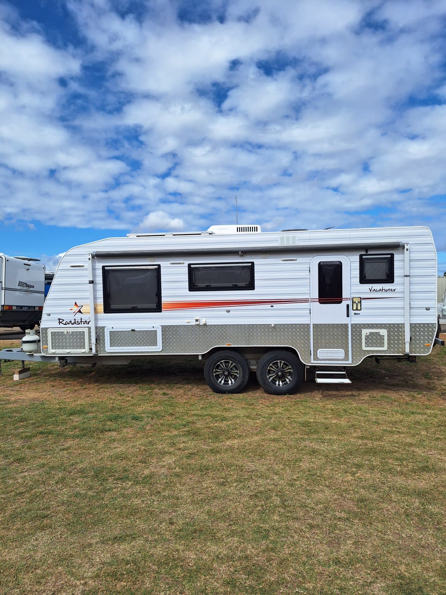 2016 ROADSTAR VACATIONER  21.6FT  