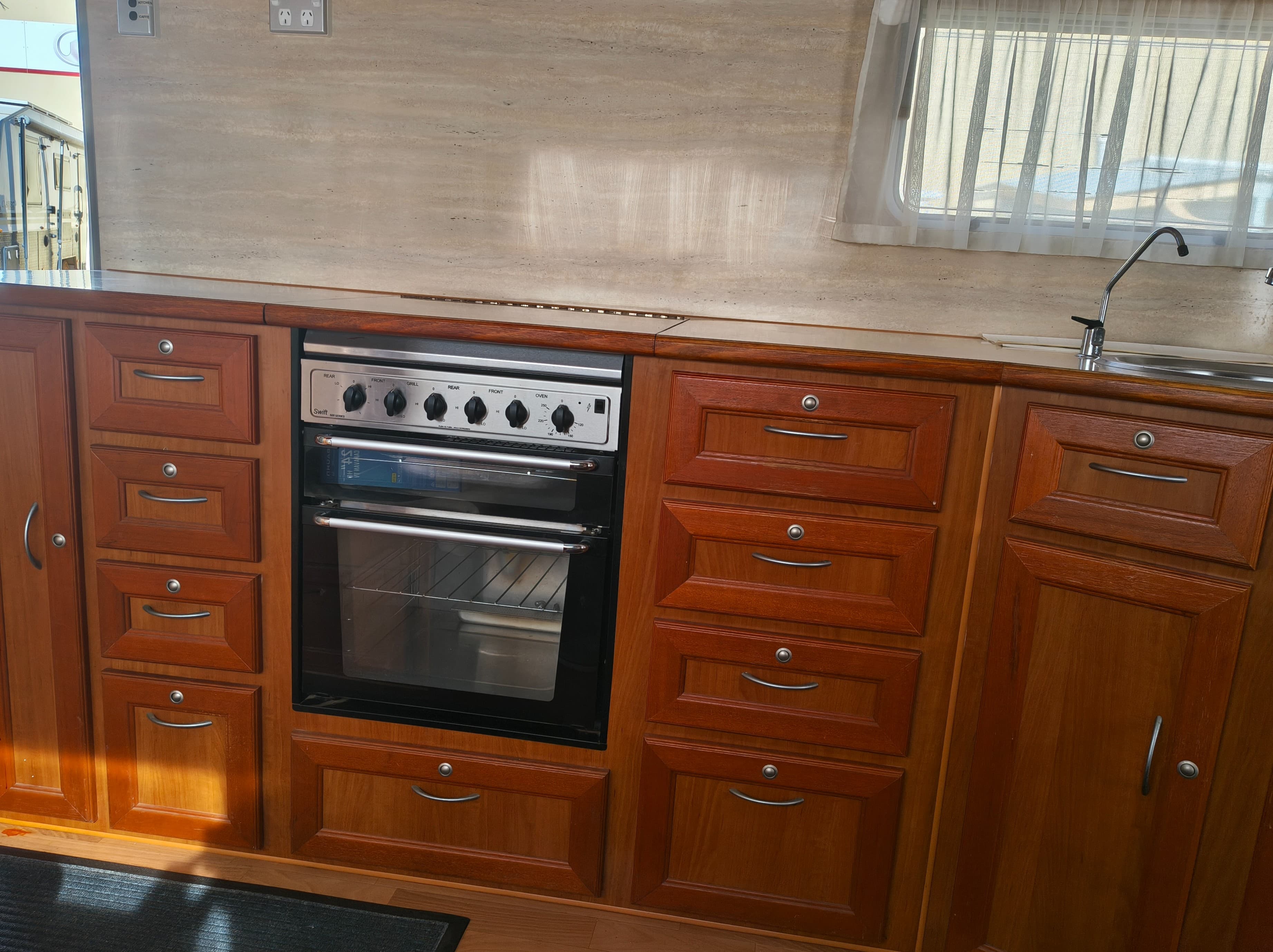 2009 Crusader Manhattan 23FT  - Thumbnail 7