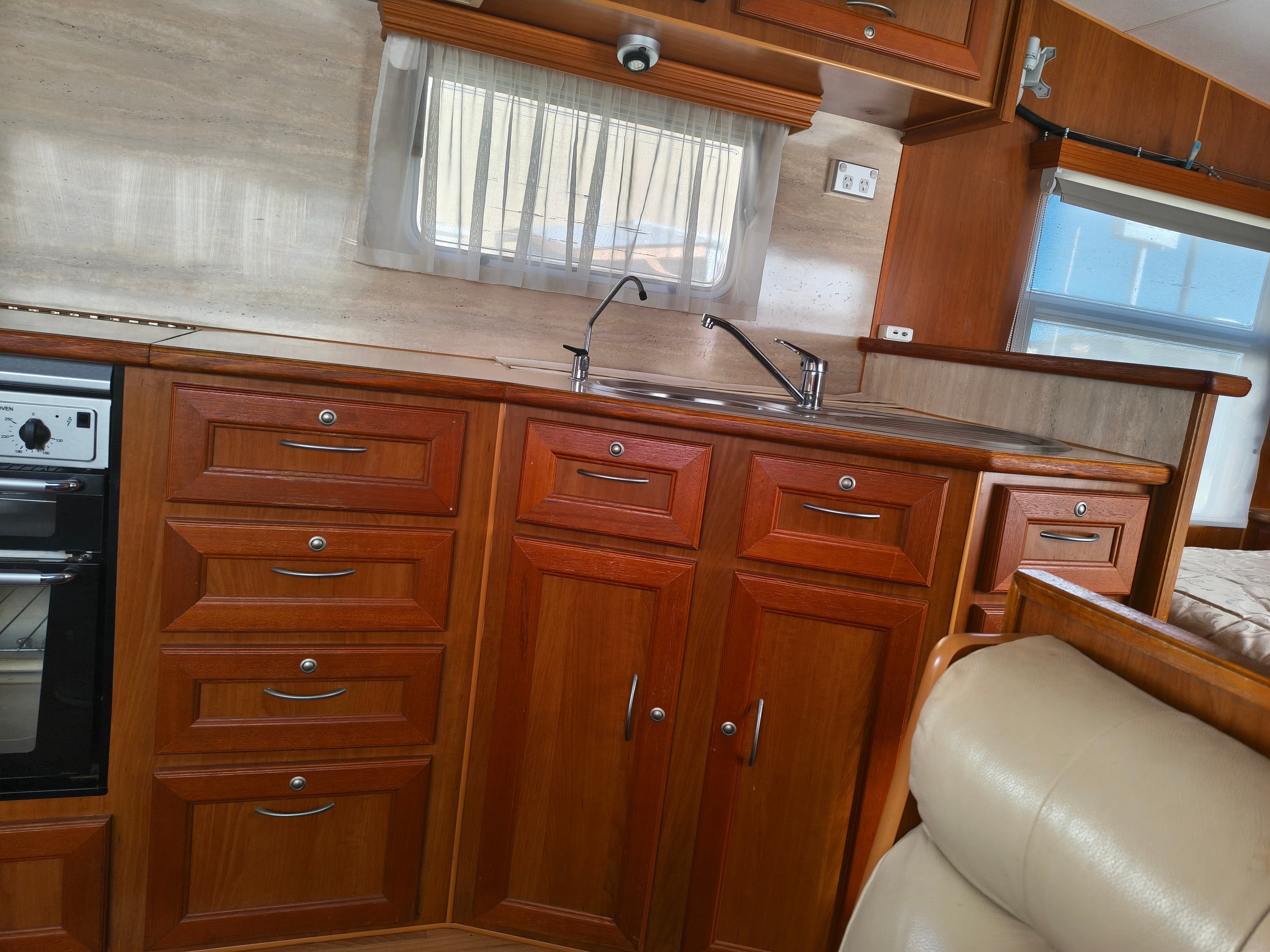 2009 Crusader Manhattan 23FT  - Thumbnail 8