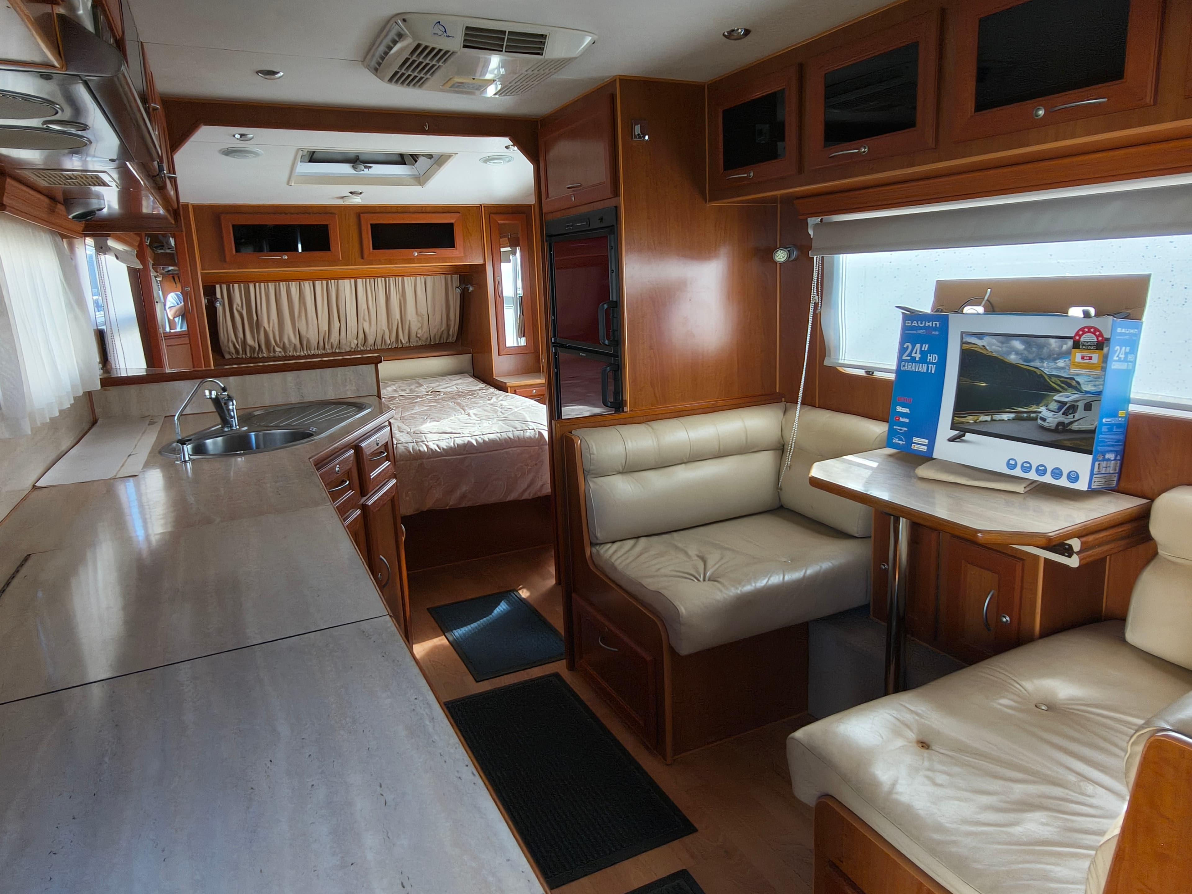 2009 Crusader Manhattan 23FT  - Thumbnail 12