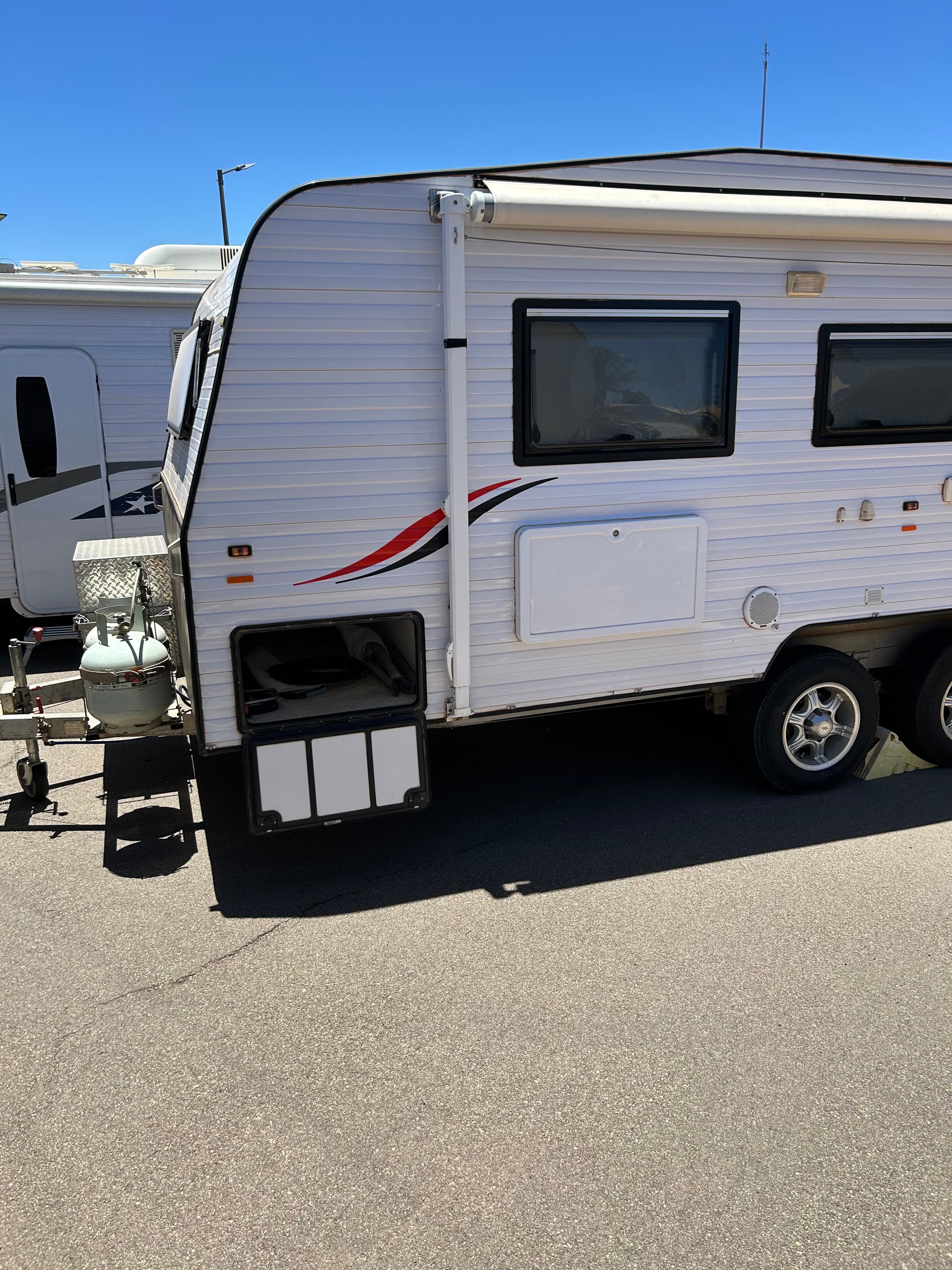 2014 WESTERN RV 19FT TANDEM TOURER - Thumbnail 2