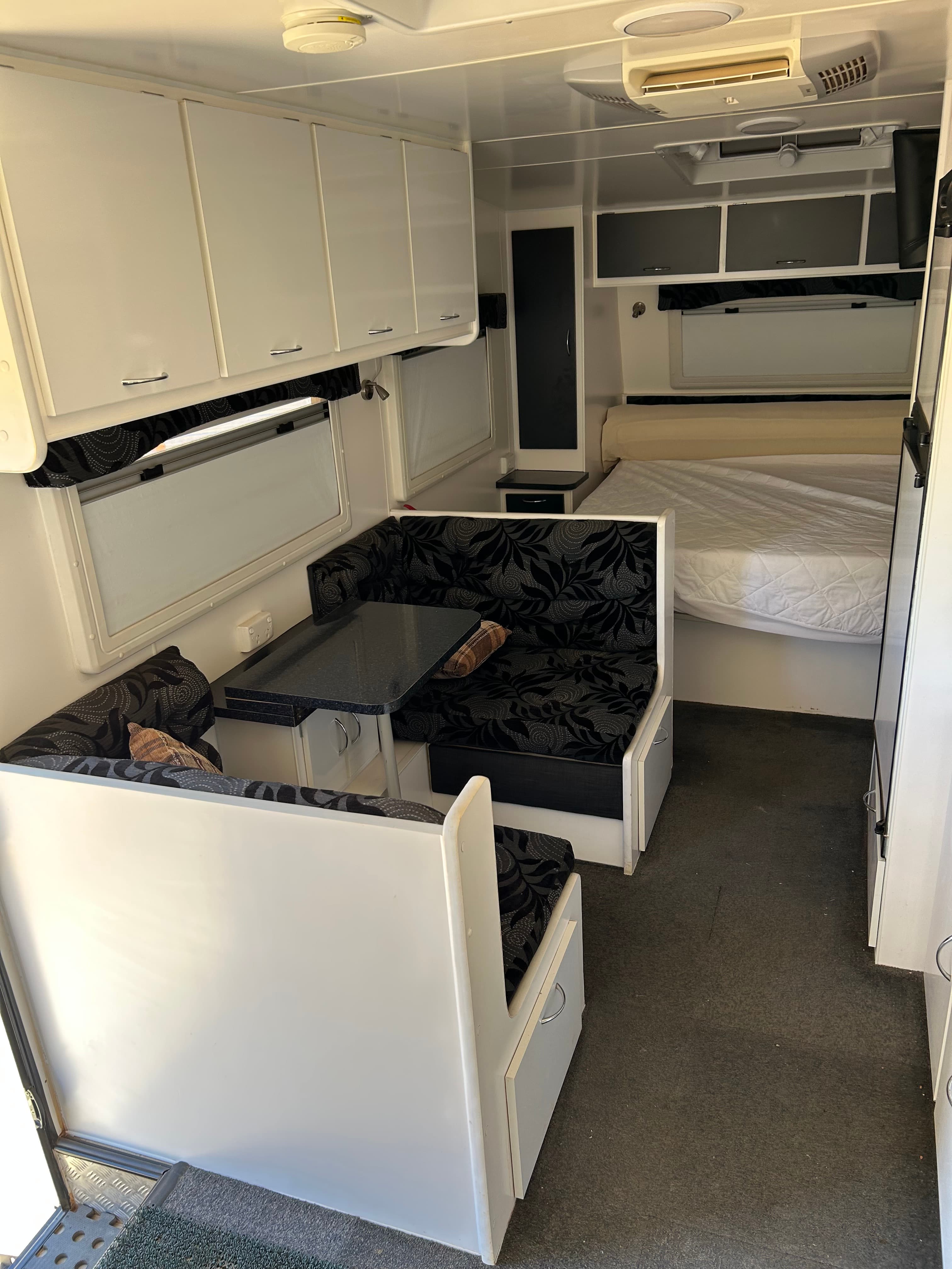 2014 WESTERN RV 19FT TANDEM TOURER - Thumbnail 6