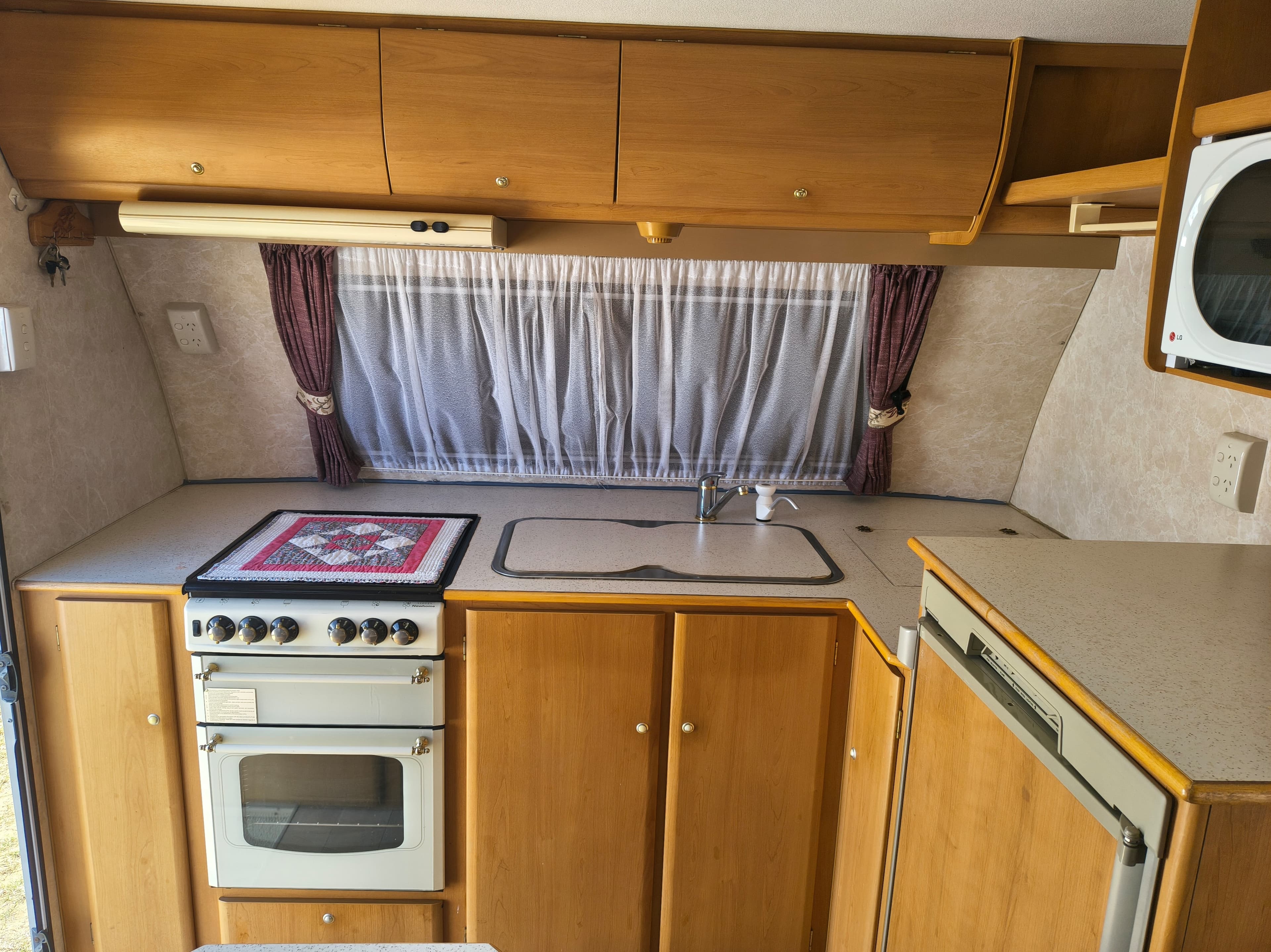 2004 JAYCO HERITAGE 22FT     - Thumbnail 9